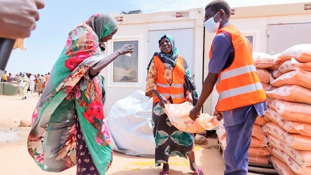AIRDInt's tweet image. Refugees in Marassabre camp, Chad, are rebuilding their lives with dignity.

Through the provision of shelters and essential household items, AIRD is helping families settle safely and restore a sense of normalcy. #HumanitarianAction #RefugeeSupport