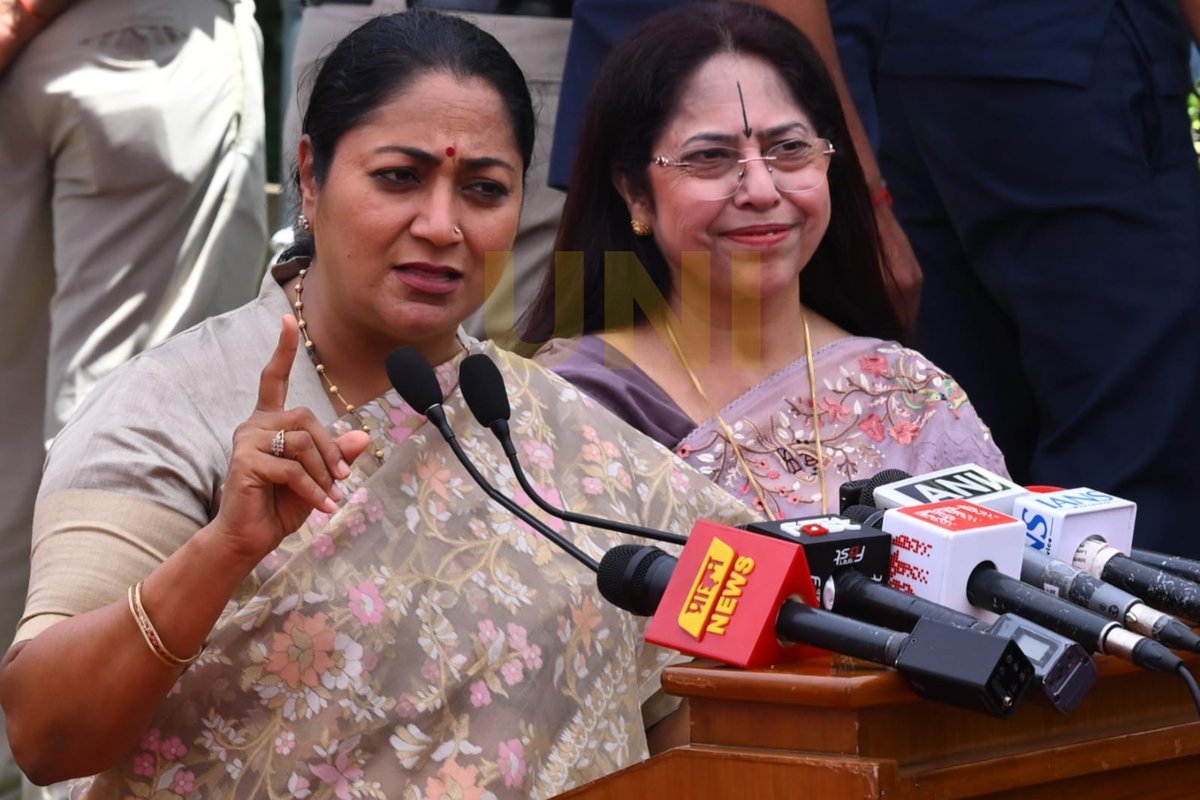 UNI_Photos's tweet image. In Photos | Delhi Chief Minister Rekha Gupta participated in a signature campaign ahead of the Women’s Reservation Bill at the Arts Faculty of Delhi University.

📸: Ranjan Dimri / UNI

@CMODelhi | @gupta_rekha | #RekhaGupta | #DelhiUniversity | #Delhi | #UNI