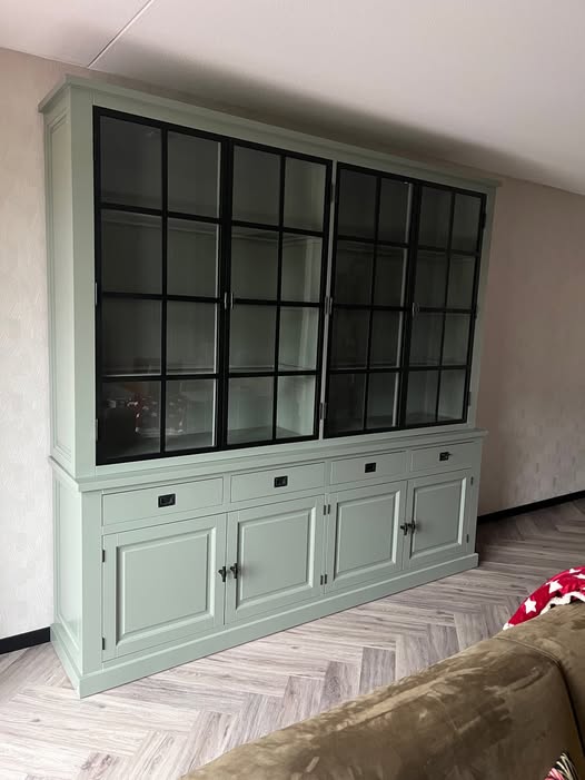 MeubeldeKoning's tweet photo. Buffetkast Soest 250x240cm in kleur Engels groen met zwarte stalen deuren en soft close laden

https://t.co/P6JtYdgR40

#design #buffetkast #boekenkast #boekenkastmetrap #interieur #winkelkast #koopzondag #apothekerskast #sfeervol #landelijkwonen #meubelen #whitewash #grotekast https://t.co/Oalz2aFFs5