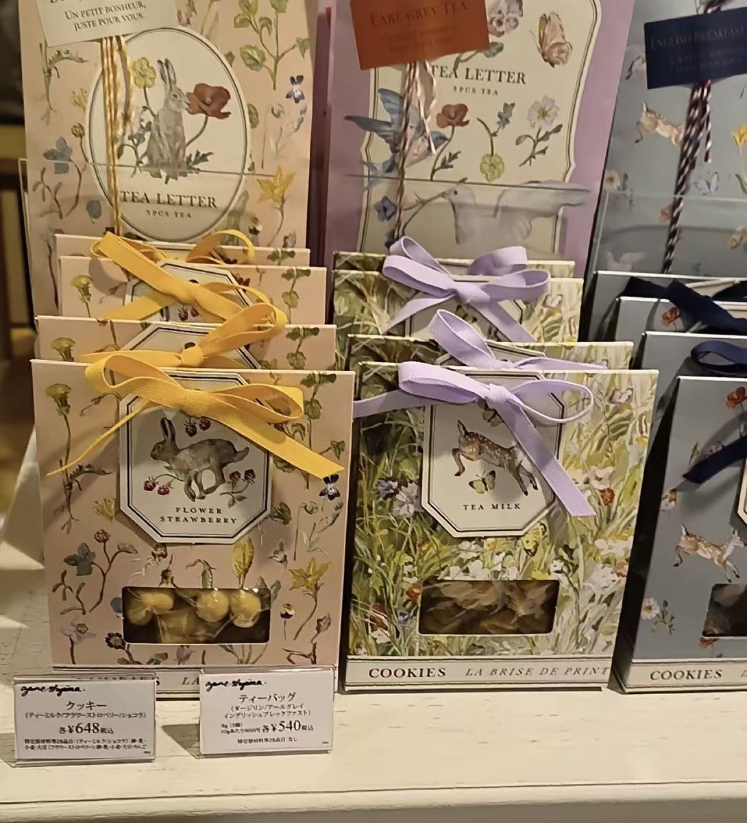 cswin_official's tweet image. お疲れ様です！
友人の家を訪ねるとき、いつも　#afternoontea　のクッキー🍪やティーパック🍵を選んで持っていきます😊
パッケージも可愛いし、味も最高です💝!

#企業公式相互フォロー
#企業公式がお疲れ様を言い合う
#アフタヌーンティー
#プレゼント