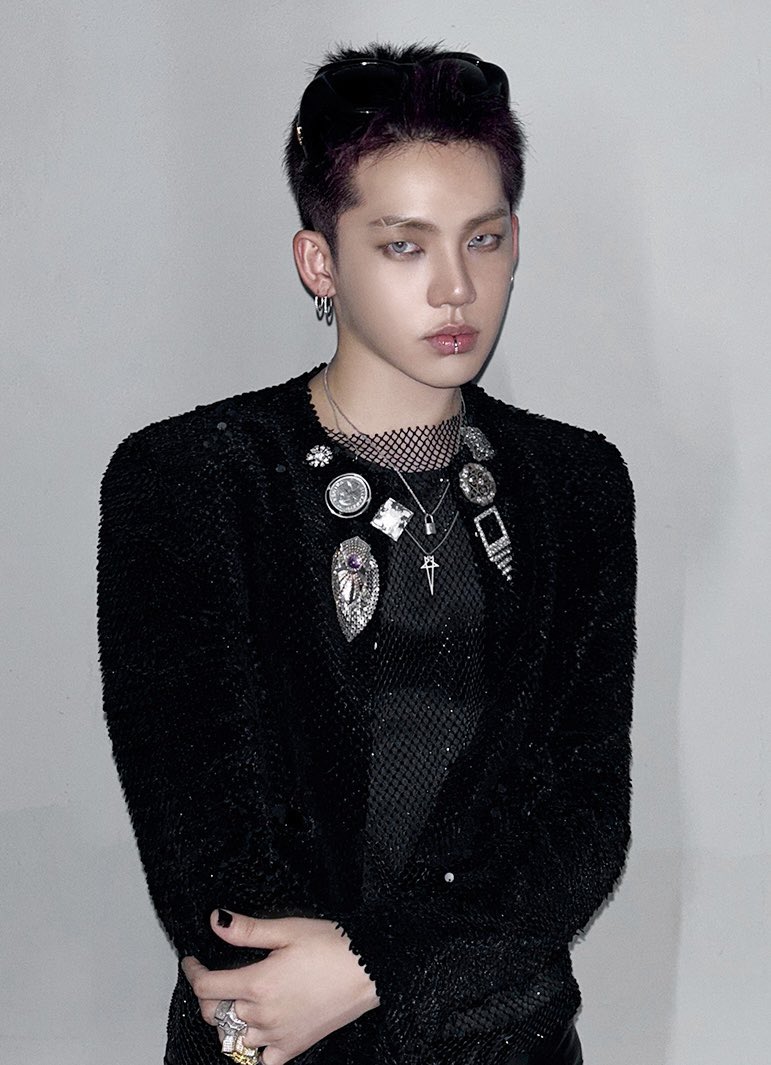 𝒆𝒓𝒓𝒆 🜁𓂃 🎆ᴺᴼᴮᴼᴰʸ🎇 tweet media