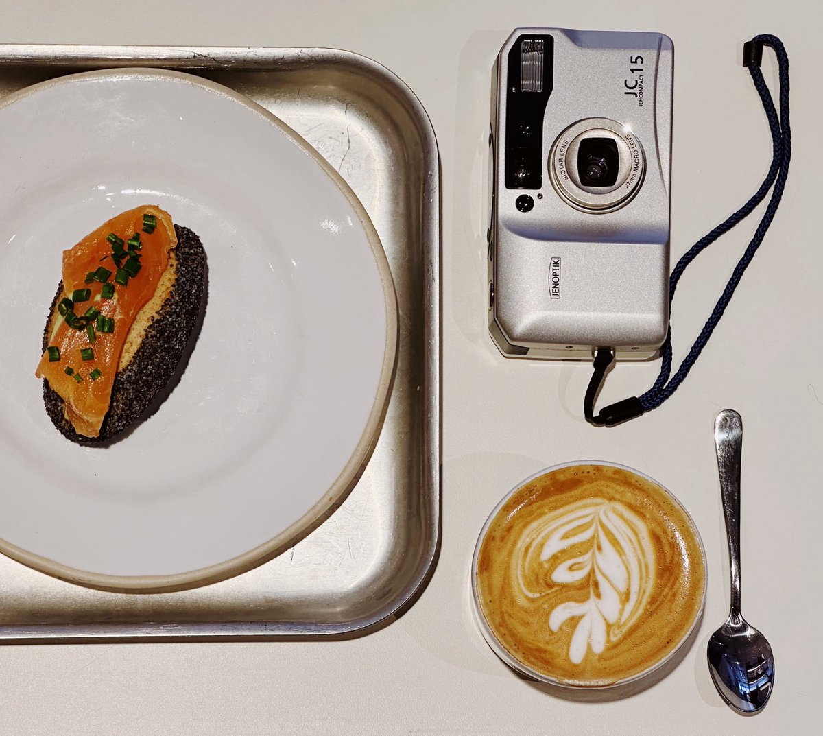 nickdemarco_'s tweet image. Jenoptik &amp;amp; caffe
No.13 in my compact  35mm point &amp;amp; shoot film project, the Jenoptik JC15 AF.
From my blog review here: rangefinderchronicles.blogspot.com/2025/12/the-co…

#filmphotography #jena #compactcamera #pointandshootcamera #coffee