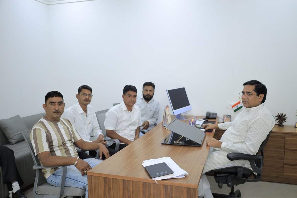 SureshRawatIN's tweet image. जनविश्वास, जनसंवाद एवं जनसमाधान
देवतुल्य जनता के प्रति सदैव समर्पित। 

📍निवास स्थान, जयपुर 

#SSR #Jaipur #जनसुनवाई