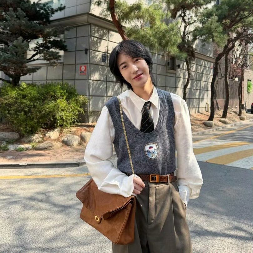 นีน่อลี tweet media