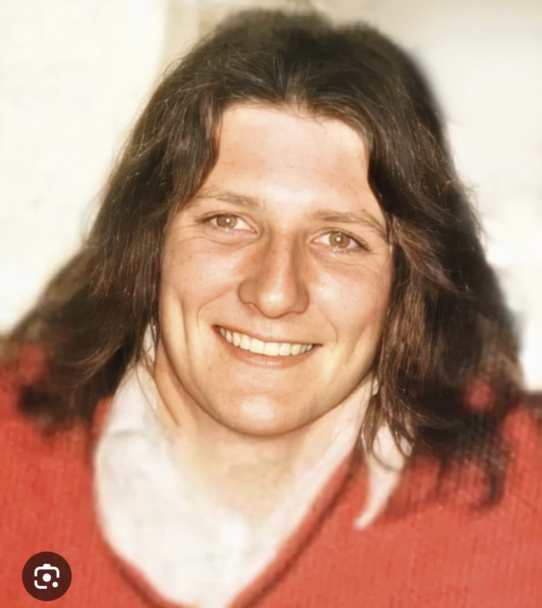 Emma_Louise tweet media