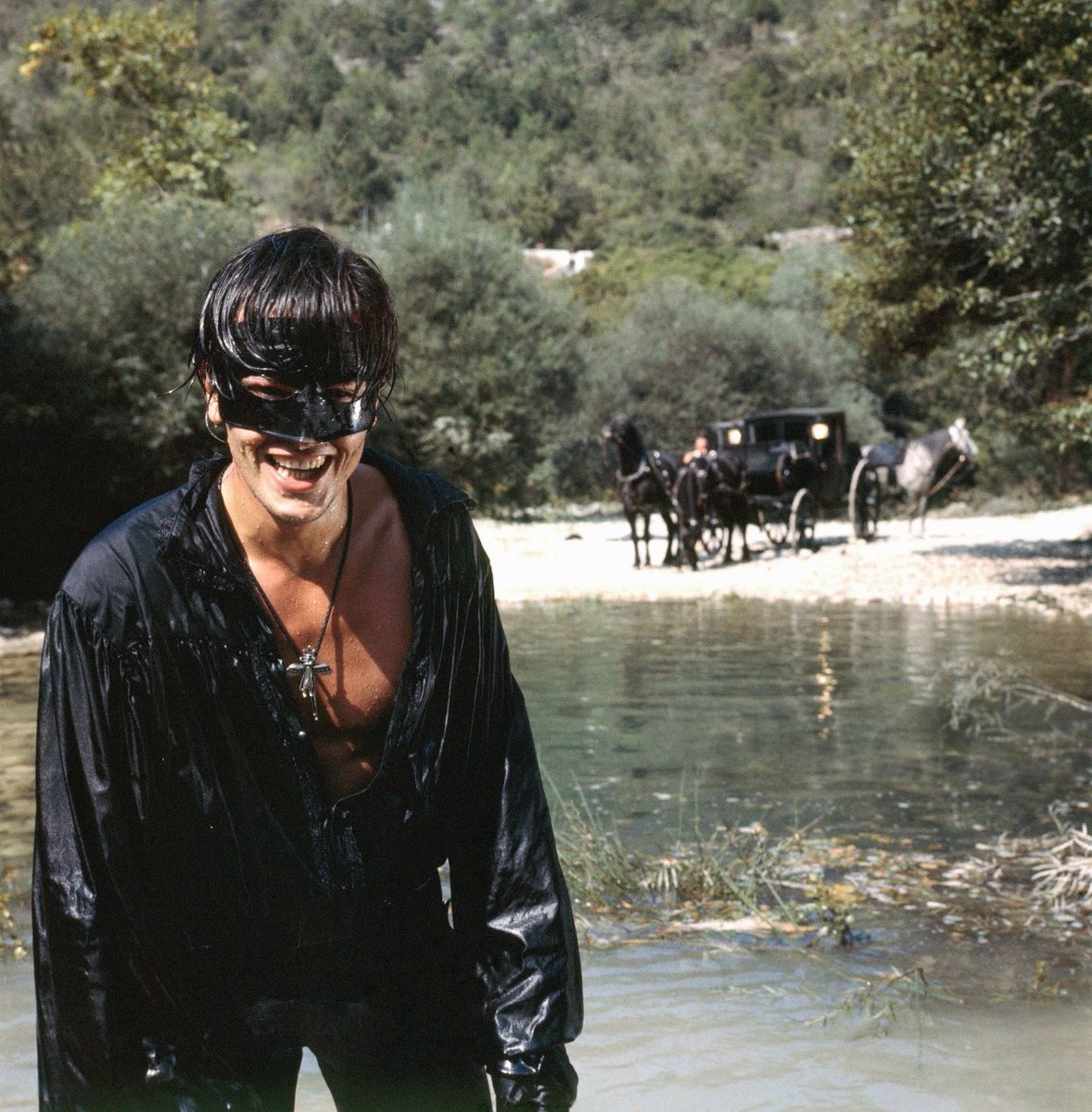 DelonSociety's tweet image. Alain Delon on the set of "La Tulipe Noire" 1963.

#AlainDelon #Delon #Film