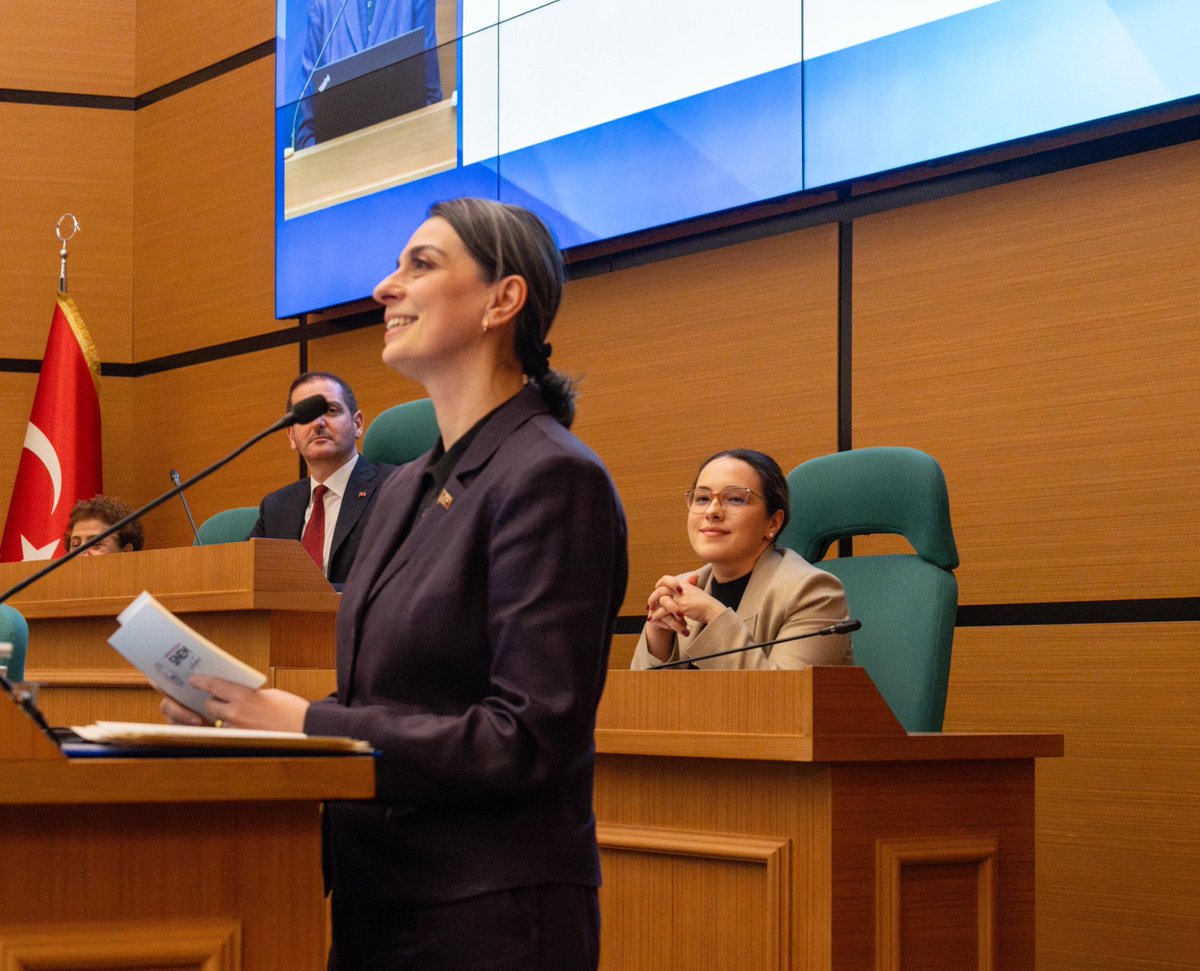 Ezgi Akdemir tweet media