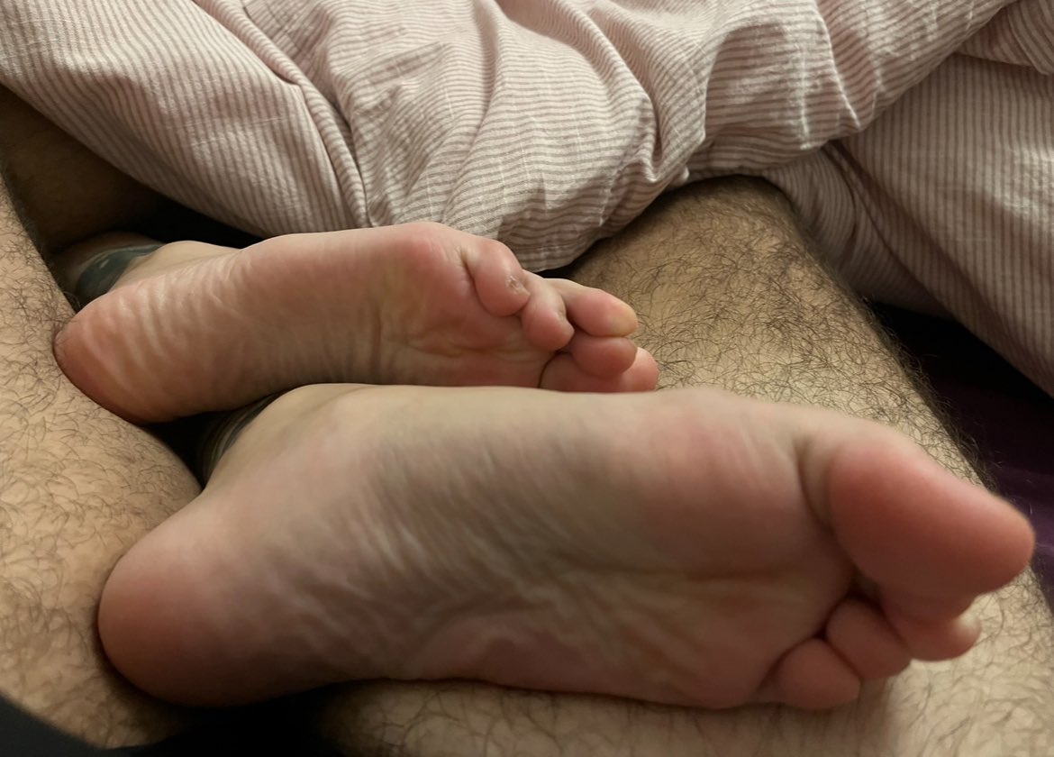 Zerlass92i's tweet image. qui pour reproduire 
#pieds #reel #soumis #moneyslave #findom #fetichiste