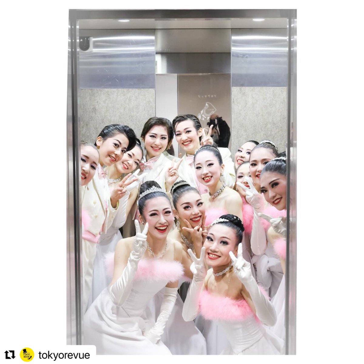 SKD_OG_STAS's tweet photo. 終演後のオフショットを公開📸💕
.
📍次回公演
東京レビュー2026「夏おどり」
7月9日(木)・10日(金)・11日(土)
浅草花劇場(浅草花やしき内)
※チケットご予約開始まで、今しばらくお待ちくださいませ！

#東京レビュー
#春のおどり2026
#浅草花劇場
#revue https://t.co/44WkYnbhR4