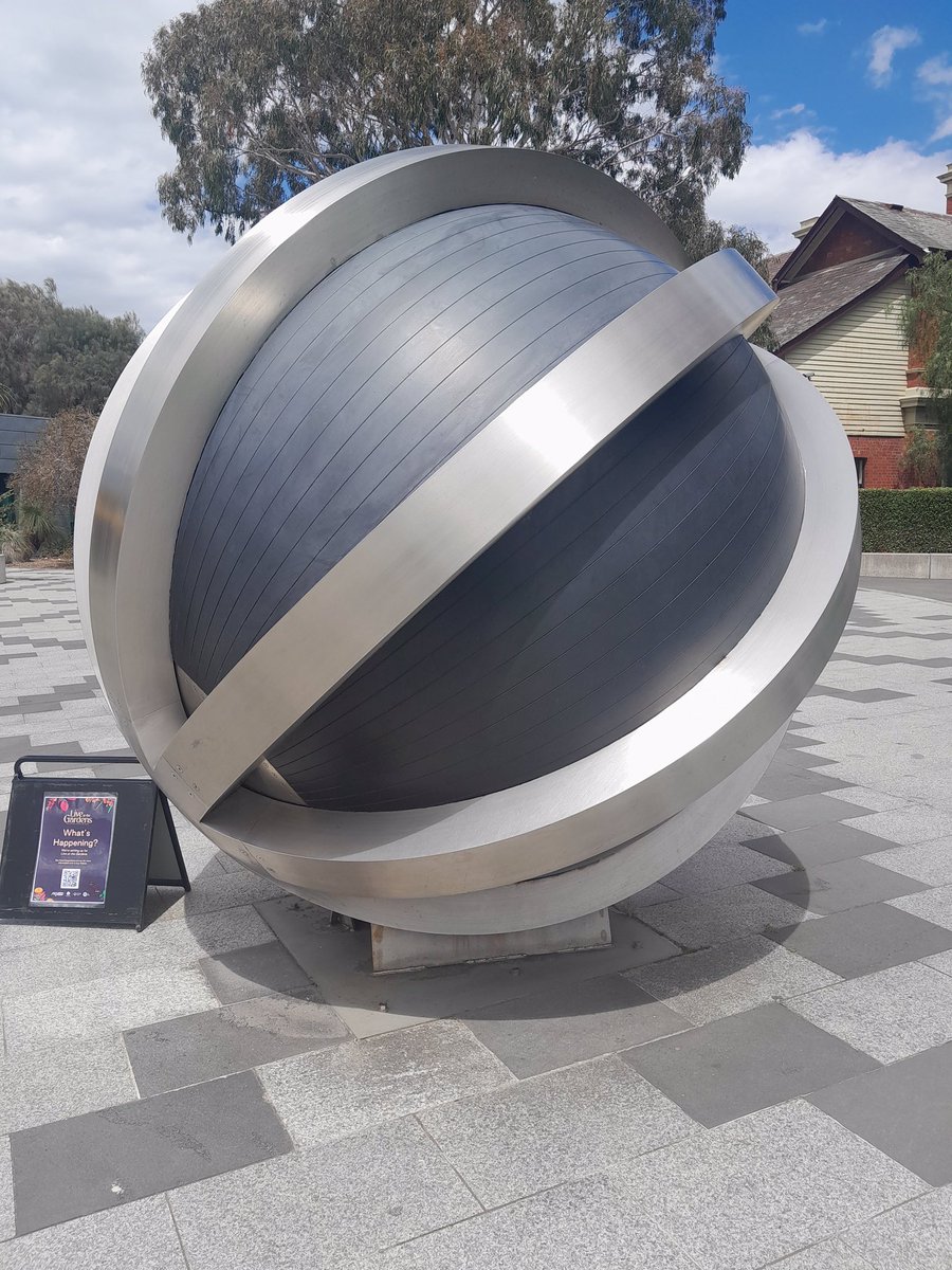 newsatsix1986's tweet image. We had gelatos at The Observatory kiosk, and enjoyed a stroll by Ornamental Lake; a much needed escape from concrete jungles.

Thank you to #TheNewsreader for introducing the Botanic Gardens and Observatory to this New South Wales gal. I hope to come back someday soon! 💙🌟📡📺