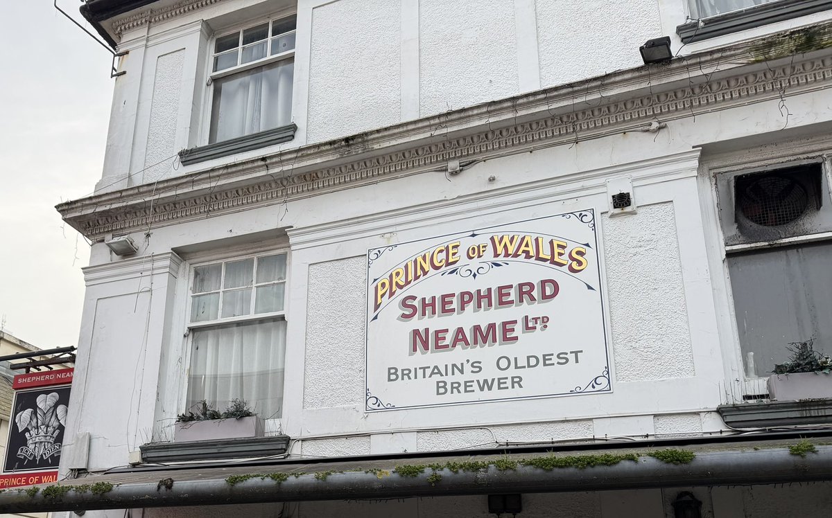 alisonrpalmer's tweet photo. Good morning, Happy #PubSignFriday A couple more from Brighton 🌞 Shepherd Neame Brewery 🍻 Established in 1698 in Faversham, Kent https://t.co/RzGomulQ1G