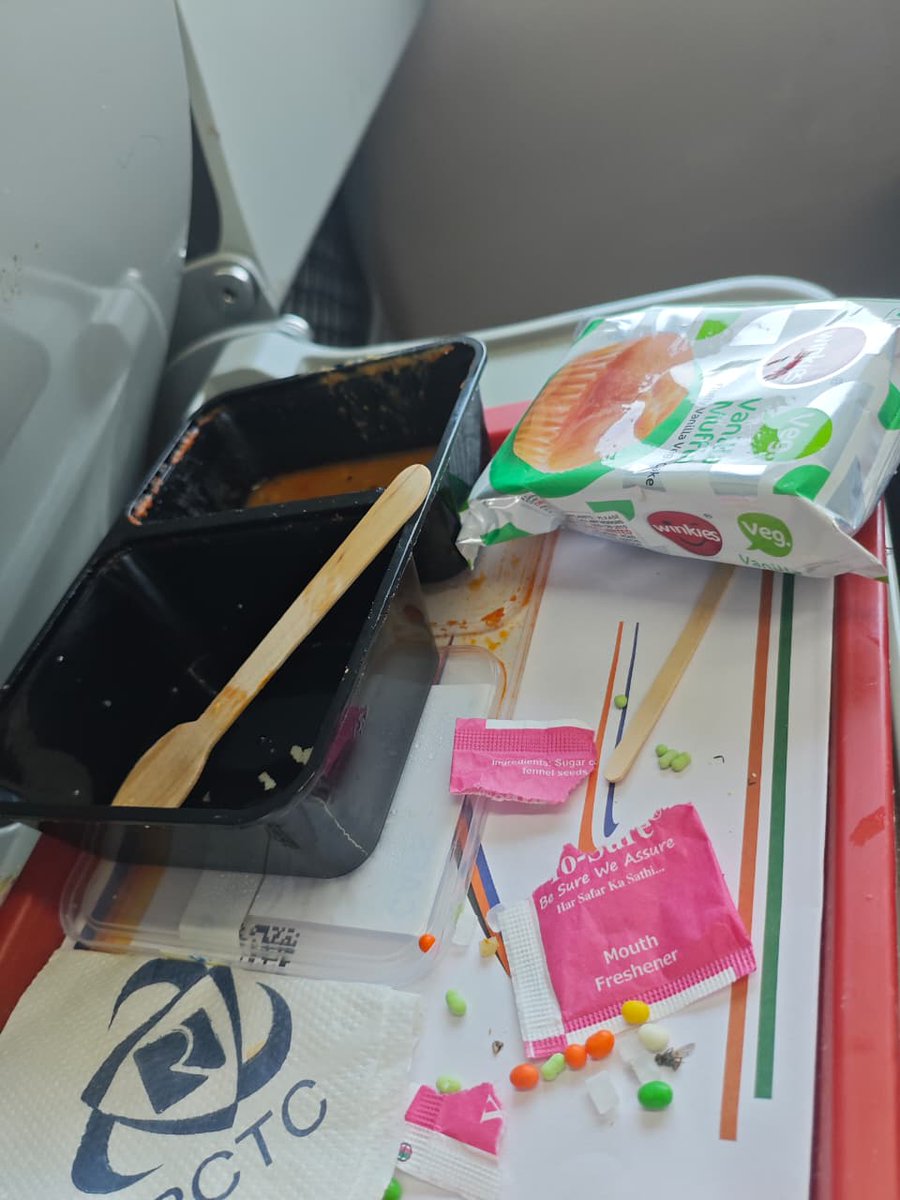 _gudibu_'s tweet photo. My mother took Vandhe Bharat today 10 April (frm Rajkot - Junagadh) &amp; found this dead fly in the sealed packet of mouth fresher

Such a shame @IRCTCofficial
@jagograhakjago @RailwaySeva @WesternRly @RailMinIndia @fssaiindia @timesofindia @gujratsamachar @Divya_Bhaskar @ndtvindia https://t.co/To7Rgez2wz