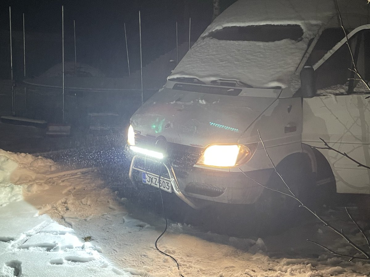 radonpena's tweet image. Just mietin, että pitäiskö #pakastearkku myydä syksyllä pois? Ois aika kova päätös.

#sprinterLife