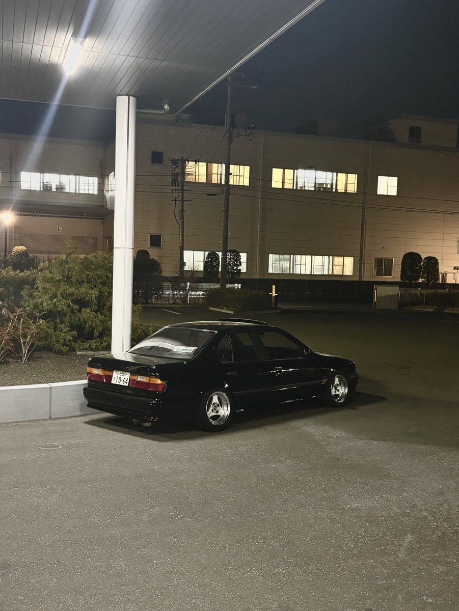 なー tweet media