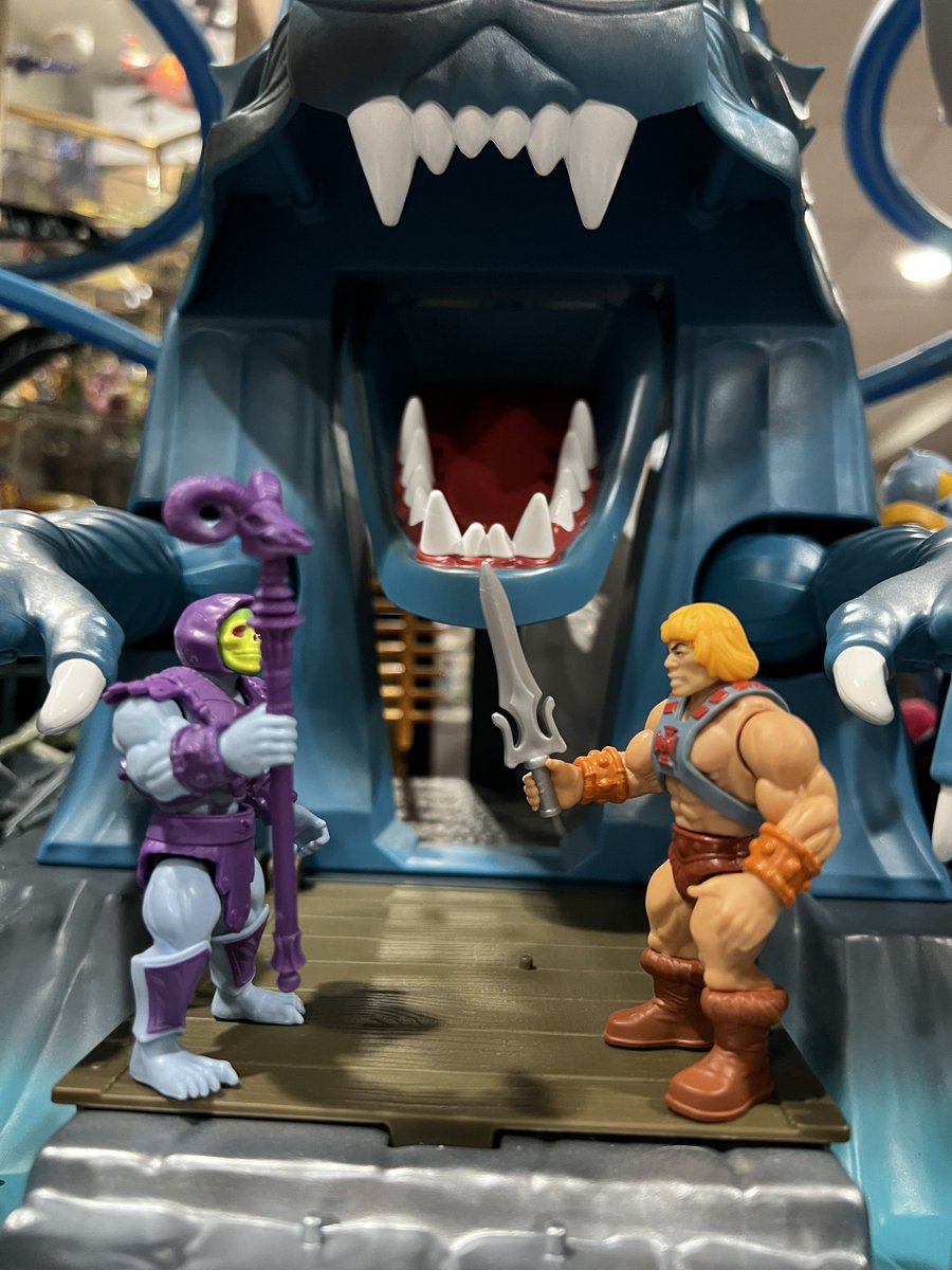 Toyhuntersholl2's tweet photo. Mighty Masters He-Man & Skeletor arrive!
These could be an awesome mini line if they expand on it
We've already got a playset for them ;-)
@MattelCreations maybe some vehicles....
#heman #skeletor #eternia #bythepowerofgrayskull #mightymasters https://t.co/GsteTFAX99