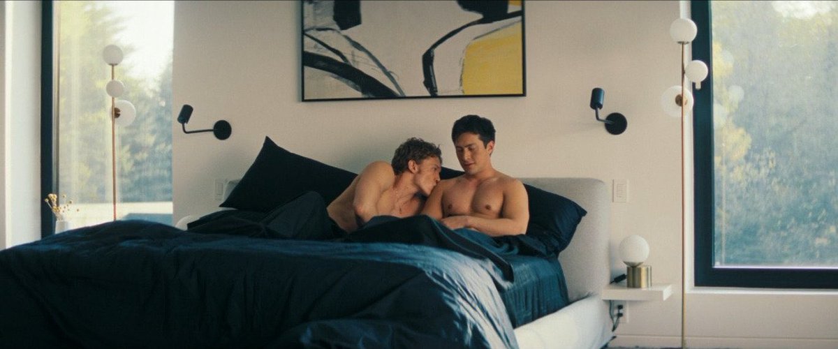 NELLIE 🏒 tweet media