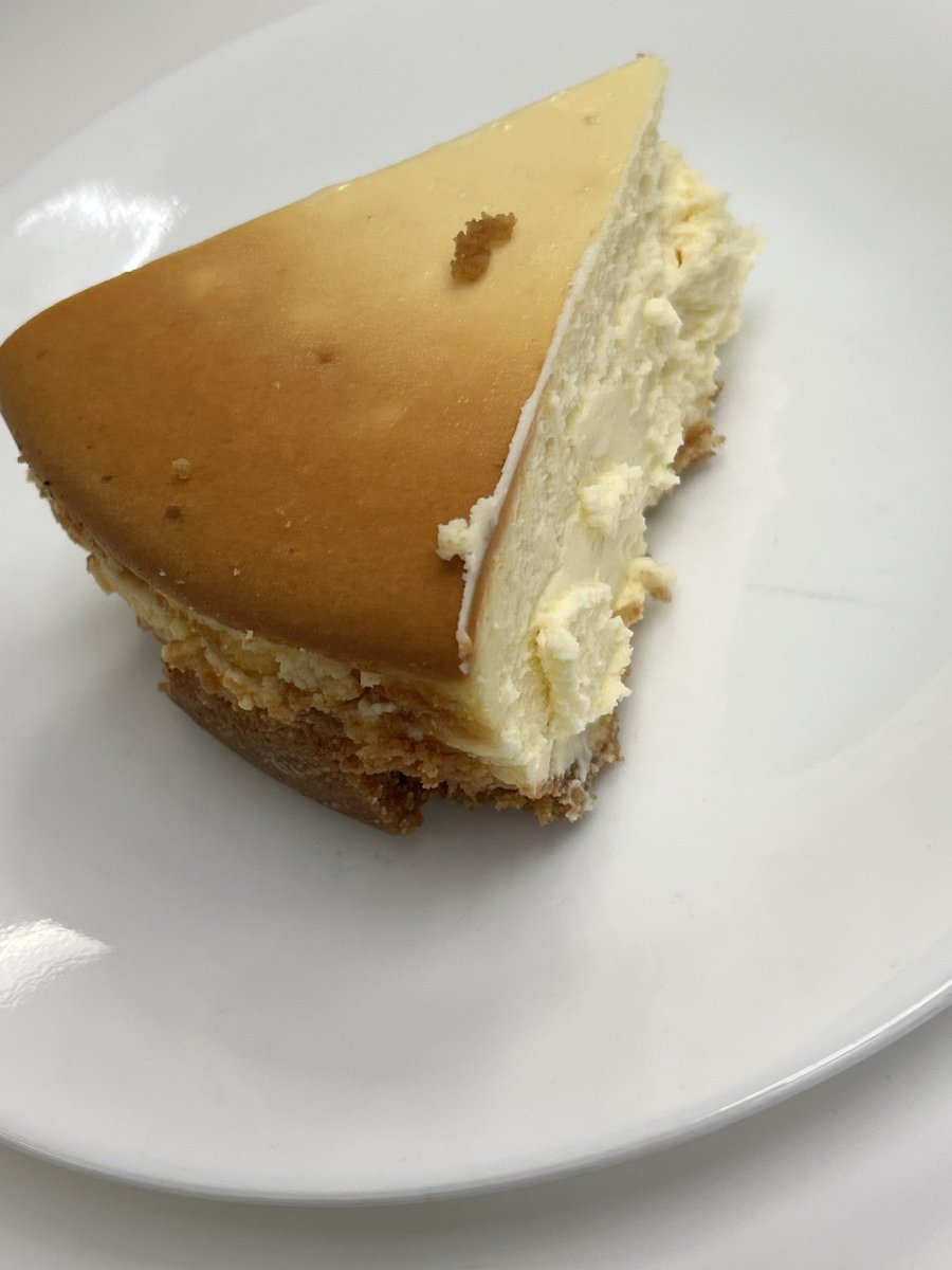Insecure_Mice__'s tweet image. made a #BOMBASS cheesecake yesterday and it looked and tasted #AMAZING don’t trust my teammates when they say they helped i made the thing mostly by myself bcuz they’re were #FIGHTING behind me