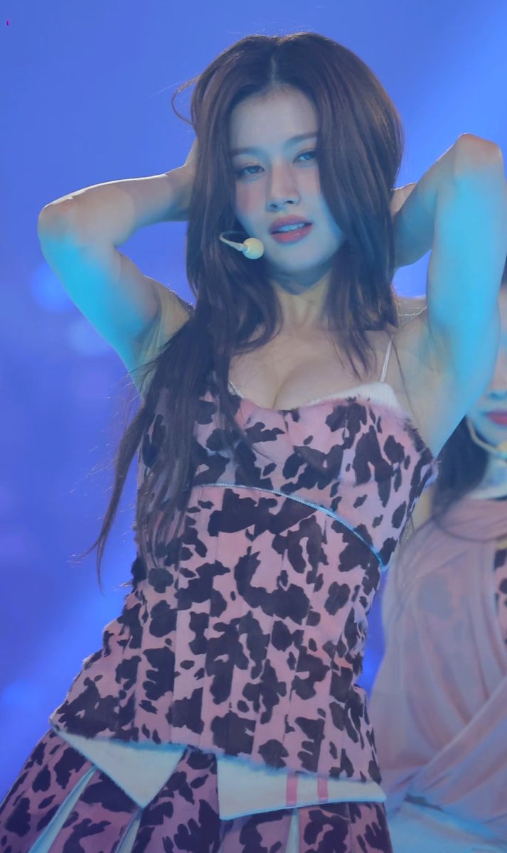 ฅ^•ﻌ•^ฅ tweet media