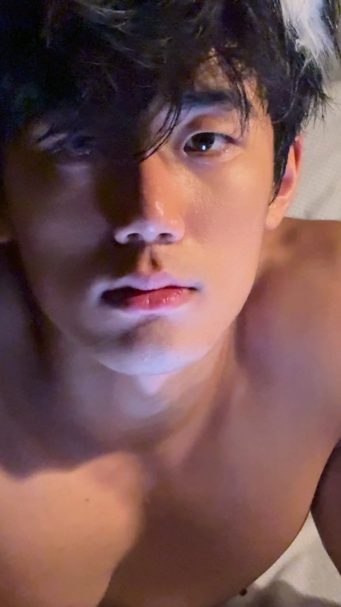 别看我小 tweet media