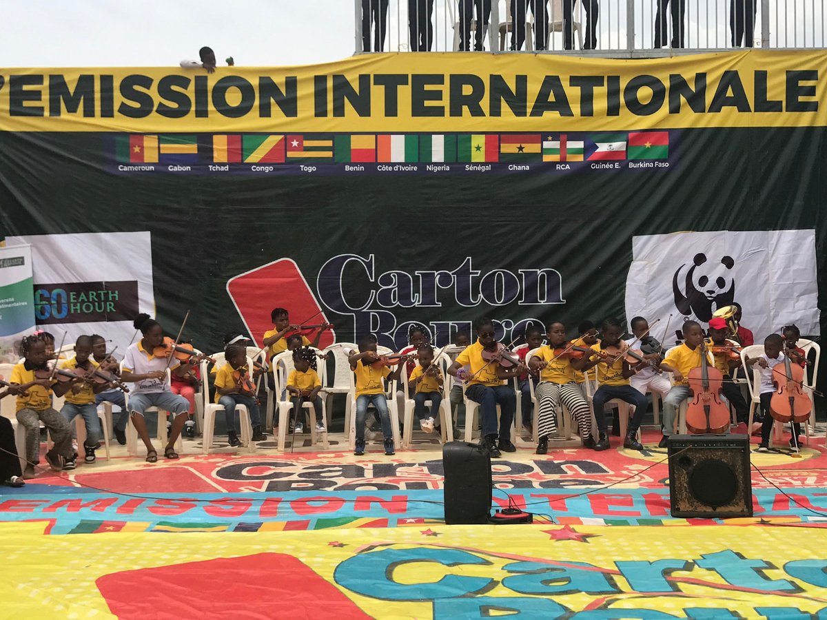 WWF_Africa's tweet photo. Yaoundé came alive for #EarthHour 2026. 🌍 

Hundreds of students, teachers, partners &amp; authorities marched with WWF Cameroon on a Nature Walk for the Planet, quizzes, songs, tree planting and action for nature. 
This is what one hour looks like. 🇨🇲 
#EarthHourAfrica #WWFCameroon https://t.co/XQ3HDIhoNd
