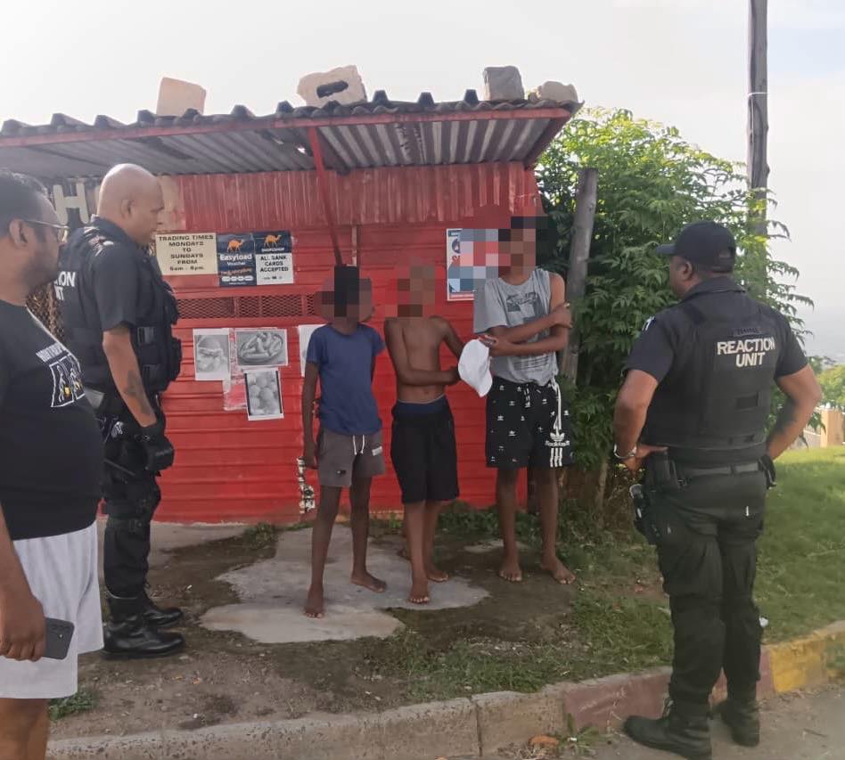 _ArriveAlive's tweet image. Teenager Robbed Of Cellphone At Knife Point: Trenance Park - KZN

arrr.co.za/C0t8P

#ArriveAlive #Crime #PedestrianSafety