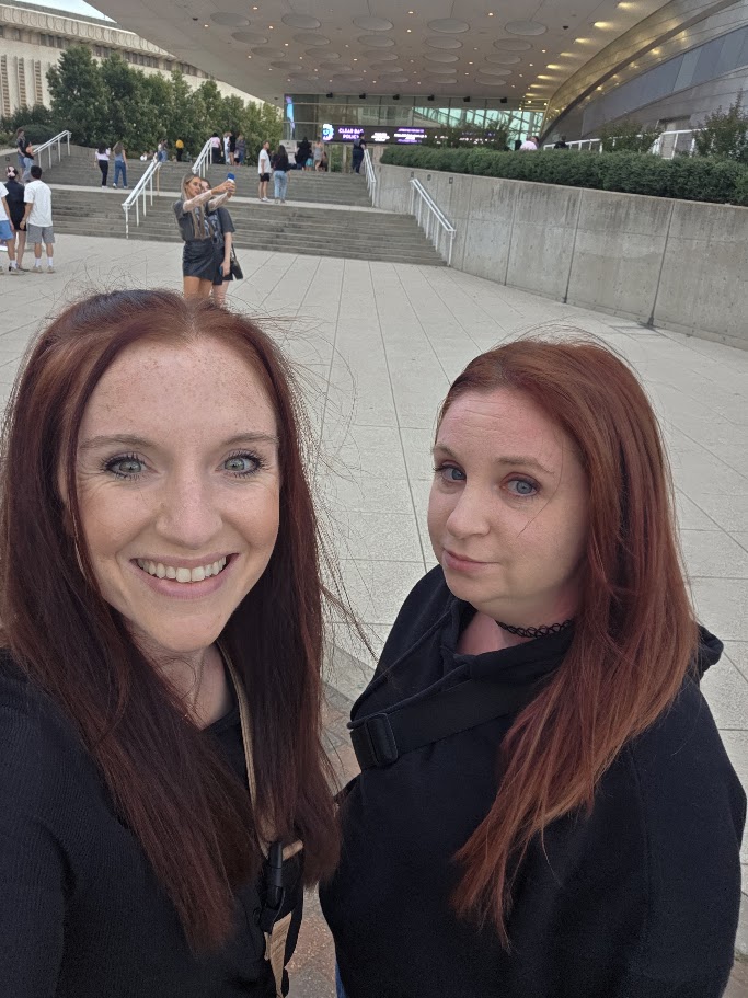 EasyTimeClock's tweet image. Siblings: built-in coworkers since day one 😄
Different personalities, shared goals… and sometimes a little friendly competition.
Happy National Siblings Day from Easy Time Clock!

#NationalSiblingsDay #WorkplaceLife #EasyTimeClock