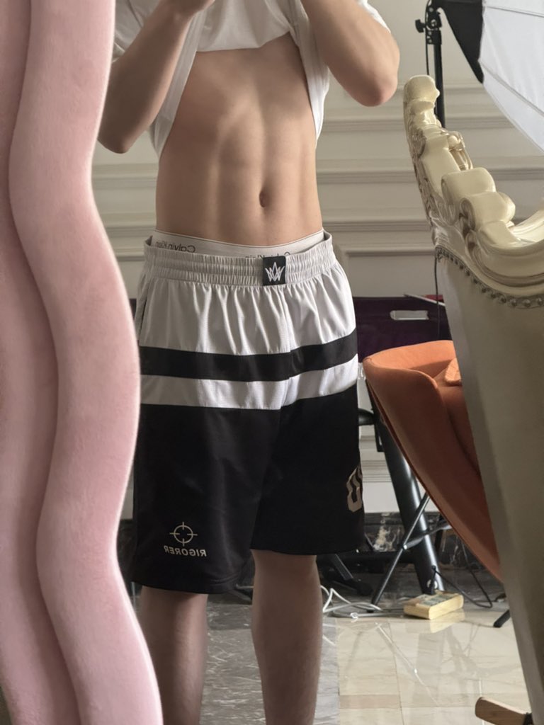 zerojuneseek tweet picture