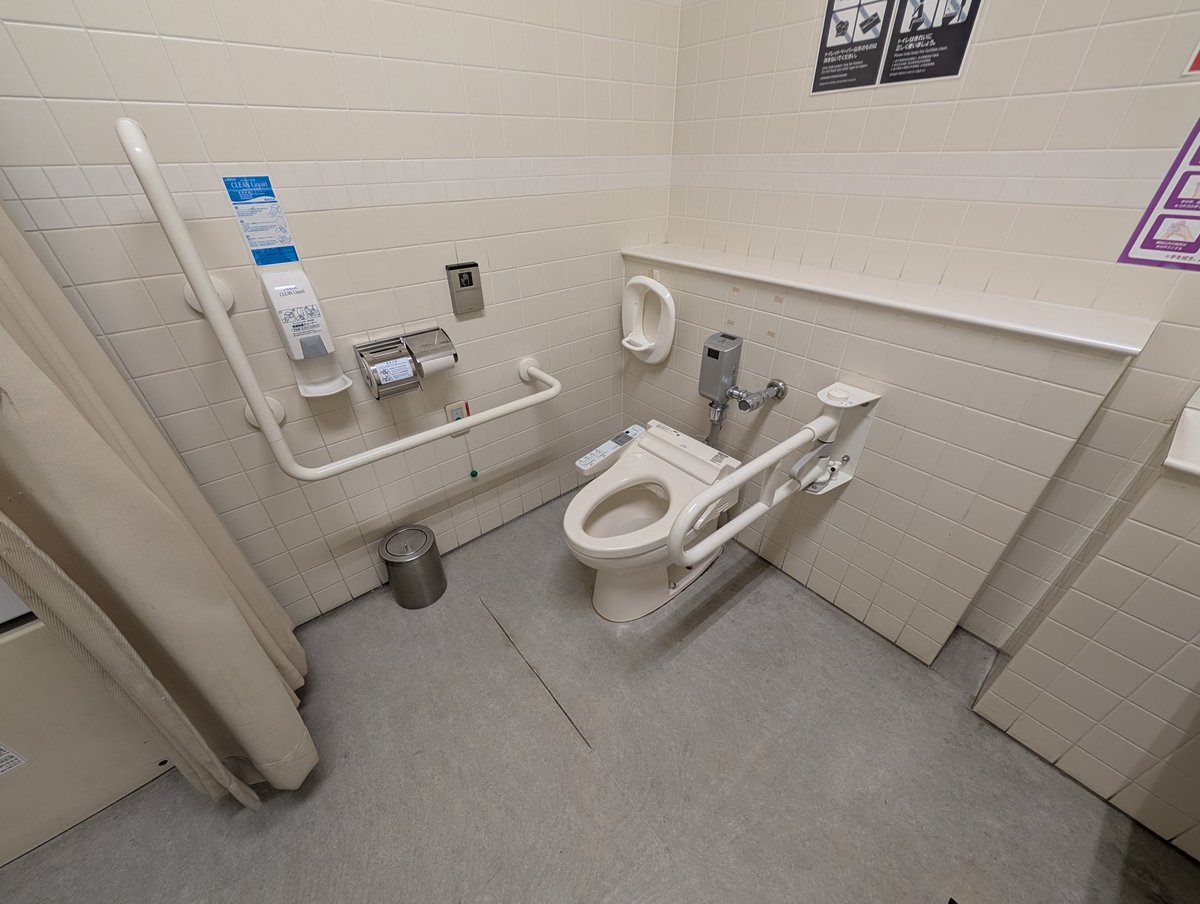 TOILET159357's tweet image. コメント：シンプルなトイレです。
清潔でナチュラルな雰囲気です。
設備面で考えると､
イオンモール 高崎側（専門店街側）
の方が充実していると思います。
評価：★★★★★
洋式便器：TOTO C480S
#トイレ #TOTO #佐藤満春さん推し