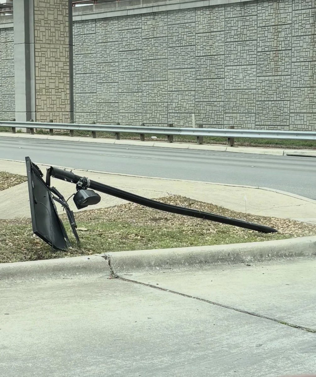 Joshuajered's tweet image. wow people can’t drive these days..!!🧐#FlockCamera