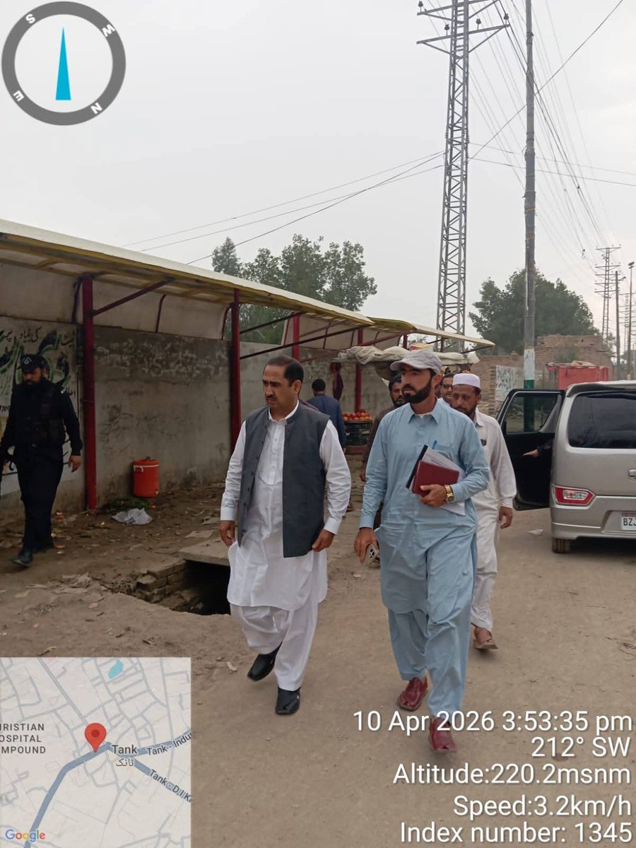 DCTankKP's tweet photo. #صوبائی_حکومت_کا_عوامی_ایجنڈا

ڈپٹی کمشنر تنویر خان کا ایکسن سی اینڈ ڈبلیو کے ہمراہ بازار میں ٹریفک پوائنٹ پر مغربی نالہ کا دورہ

ٹریفک چوک کے قریب مغربی نالہ پر کام جلد از جلد شروع کرنے ہدایت

مغربی نالہ کی تعمیر سے شہر میں نکاسی آب کا مسئلہ پر ختم ہو جائے گا. https://t.co/Ni4Dfz1Aqo