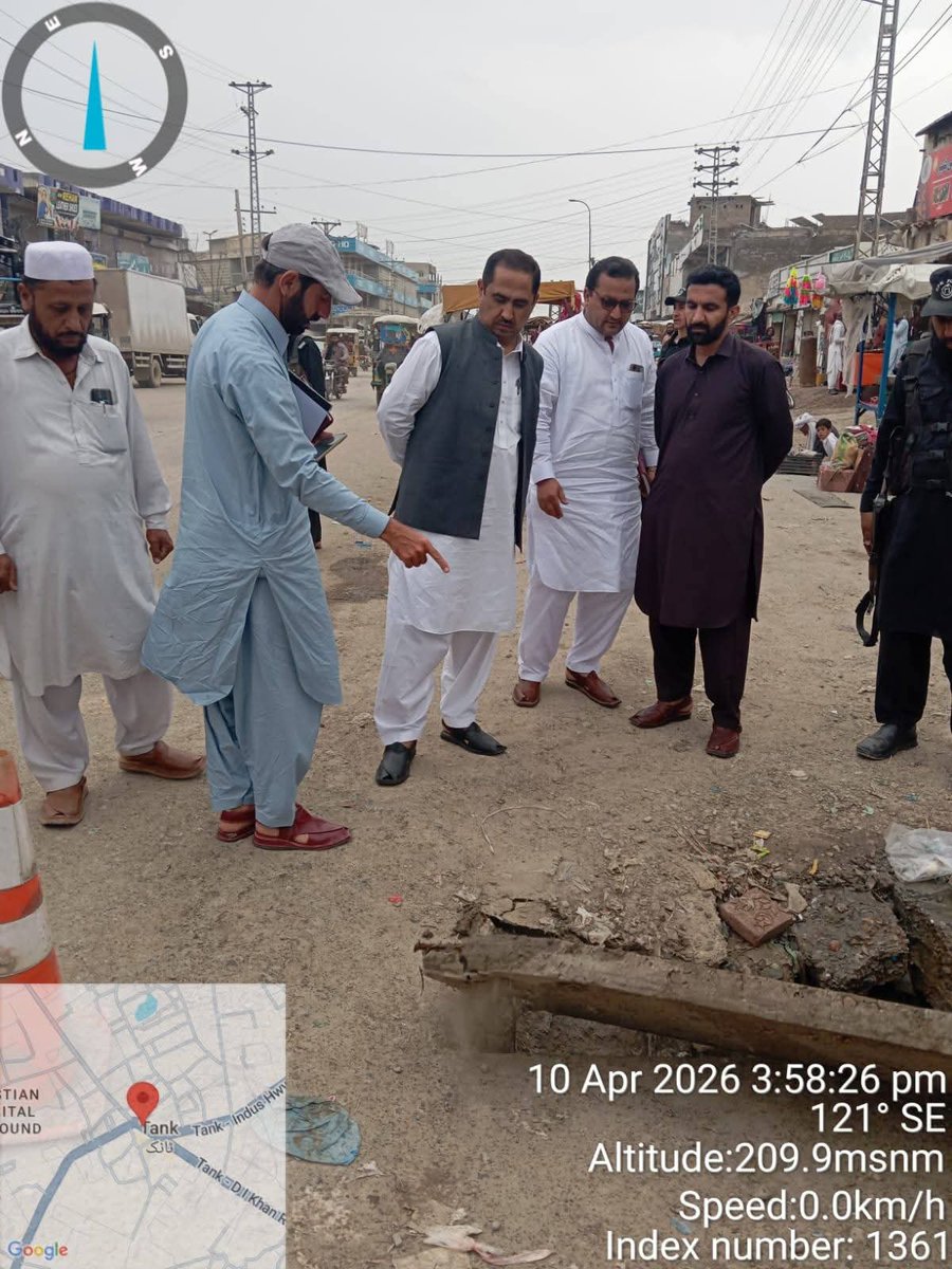 DCTankKP's tweet photo. #صوبائی_حکومت_کا_عوامی_ایجنڈا

ڈپٹی کمشنر تنویر خان کا ایکسن سی اینڈ ڈبلیو کے ہمراہ بازار میں ٹریفک پوائنٹ پر مغربی نالہ کا دورہ

ٹریفک چوک کے قریب مغربی نالہ پر کام جلد از جلد شروع کرنے ہدایت

مغربی نالہ کی تعمیر سے شہر میں نکاسی آب کا مسئلہ پر ختم ہو جائے گا. https://t.co/Ni4Dfz1Aqo
