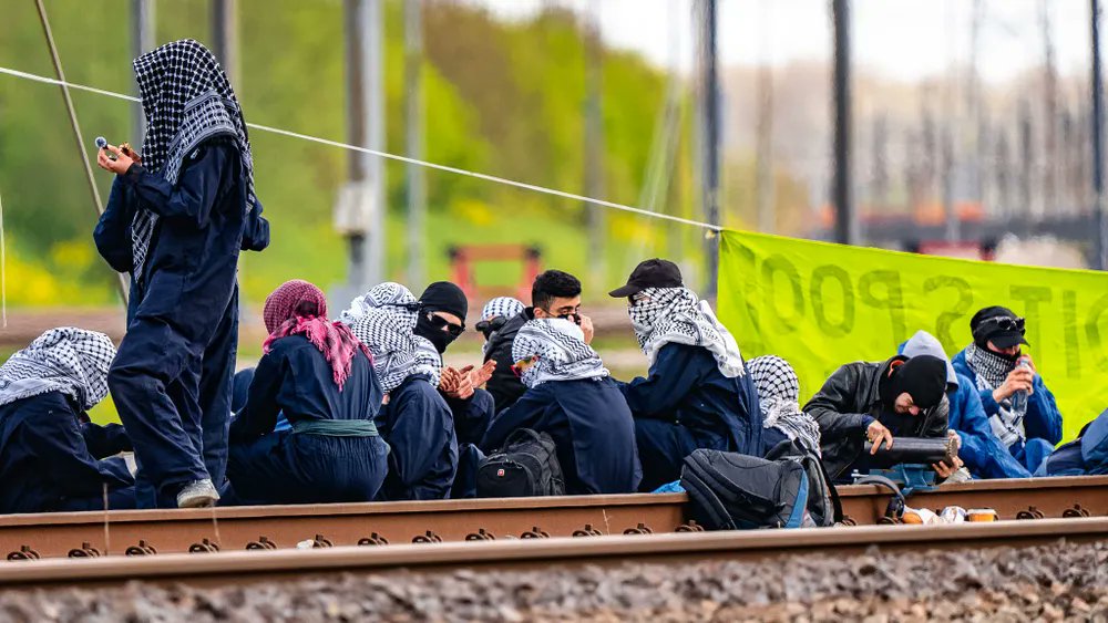 NOS Mirror tweet media