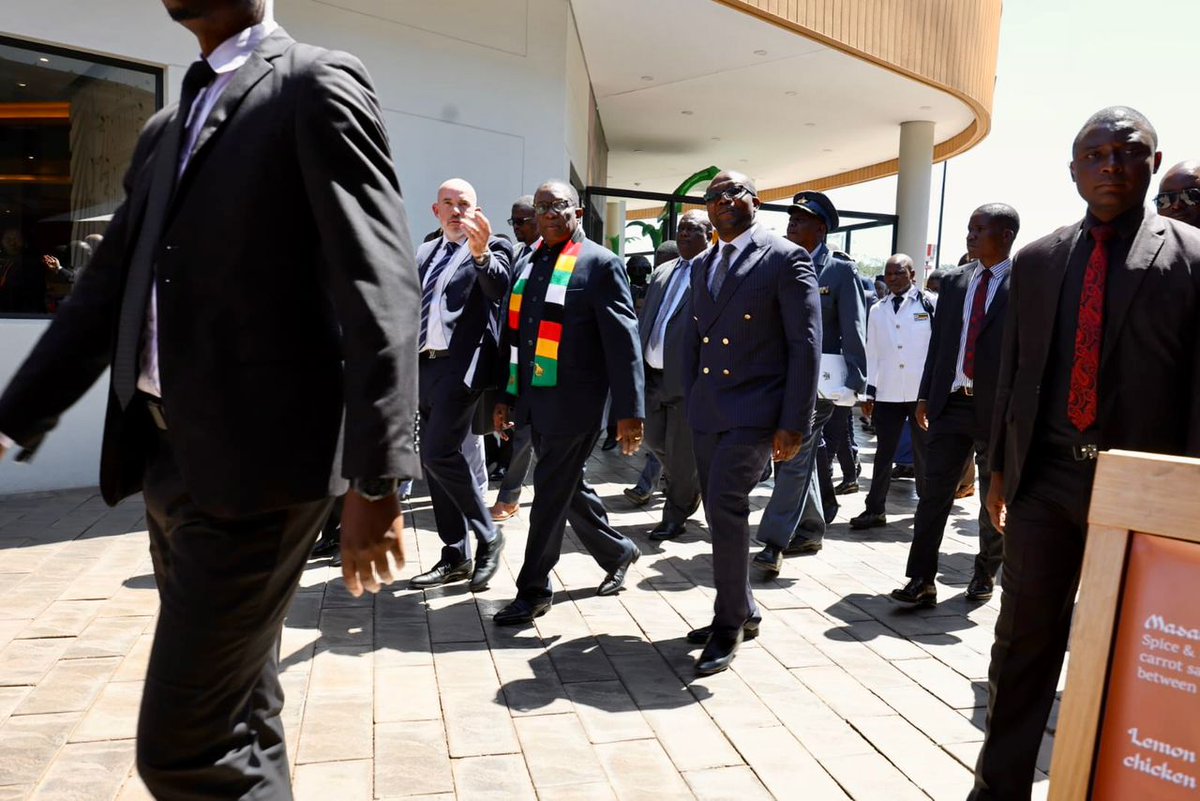 ZBCNewsonline's tweet photo. During his tour of the Greenfields Showgrounds, President Dr Emmerson Mnangagwa stopped at a local retail outlet to purchase groceries.
#ZBCUpdates #ZiG #GreenfieldsMall #PresidentMnangagwa #EconomicStability #BuyZimbabwe #MonetaryPolicy https://t.co/yILAXWTlg1