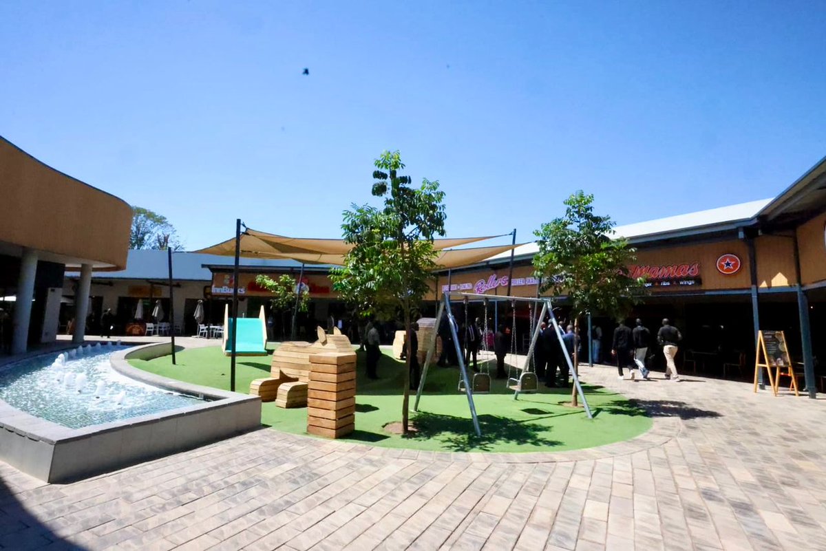 ZBCNewsonline's tweet photo. During his tour of the Greenfields Showgrounds, President Dr Emmerson Mnangagwa stopped at a local retail outlet to purchase groceries.
#ZBCUpdates #ZiG #GreenfieldsMall #PresidentMnangagwa #EconomicStability #BuyZimbabwe #MonetaryPolicy https://t.co/yILAXWTlg1