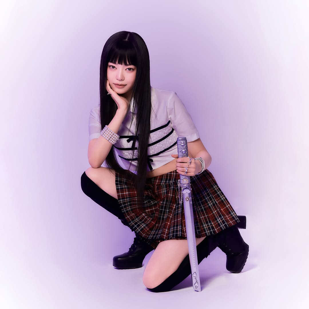 marumain0116's tweet photo. 1年目最後の日に、SIMPLYに続いての1日2番組OAで、共に初期衣装とかエモいにも程があるぞcosmosy運営 #cosmosy #zigyzigy #Silence_body_soul #the_aend #of_the_world #himesha #de_hana #kamión #amei @cosmosy_x @KBSMusicBank
▶️ https://t.co/lYK4p1nnUn https://t.co/mjQPqVEg5I