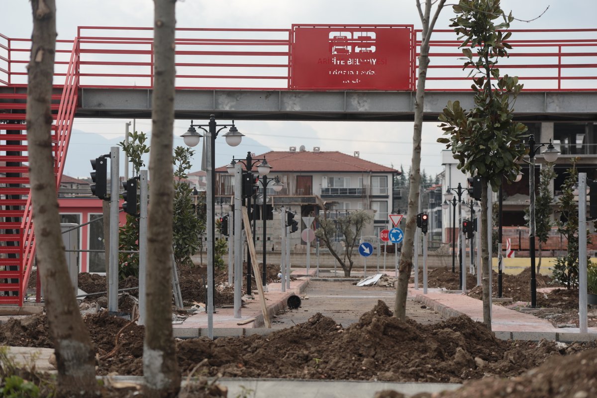i_karakullukcu's tweet photo. 🚦 Arifiye Trafik Eğitim Parkı’nda sona gelindi!

Fatih Mahallesi Gödemen Mevkii’nde yapımı süren Modern Trafik Eğitim Parkımızda son düzenlemeler devam ediyor. Ağaç dikimi, çim ekimi ve yol çizgilerinin tamamlanmasının ardından parkımızı kısa süre içinde hizmete açıyoruz. 🌳

Çocuklarımızın hem eğlenip hem trafik kurallarını öğrenebileceği bu önemli yatırım Arifiye’mize hayırlı olsun.