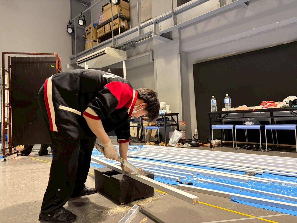 SETREBORN_1979's tweet photo. 本日もご来場ありがとうございました！
当日パンフレットの中にあるQRコードを読み込むと…舞台制作の裏側映像が見れます🤩🎥(編集:村田彩夏 @Mu_aya22 ) 本編とともにぜひお楽しみください☺️🙌 ※ネタバレしたくない方は終演後に見るのがおすすめです🫣

#劇団SET
#SETREBORN
#アワノコトノハ https://t.co/UsvPoAXbM4