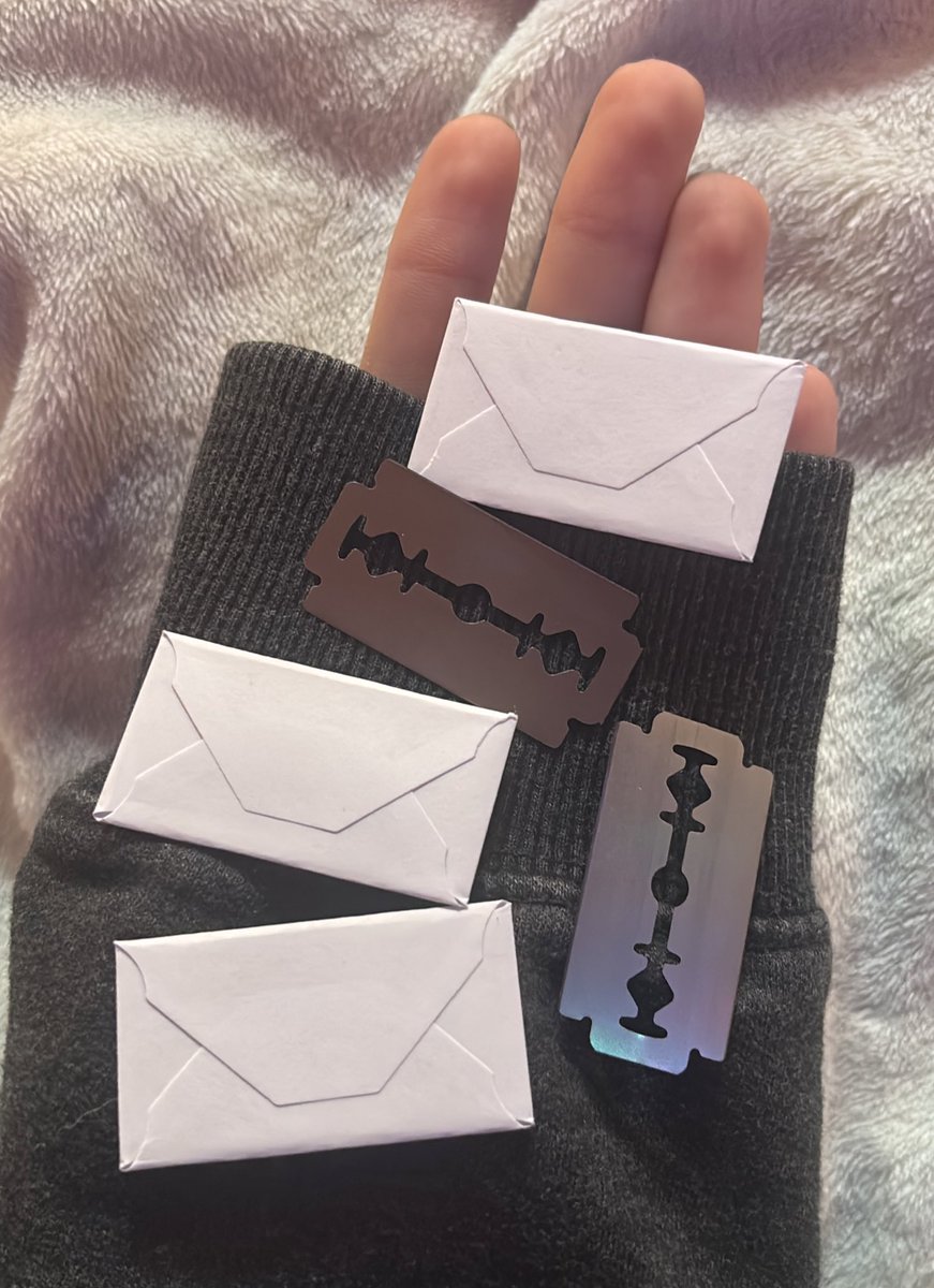 mimi ᯇ day 11 binge free ᢉ𐭩 tweet media