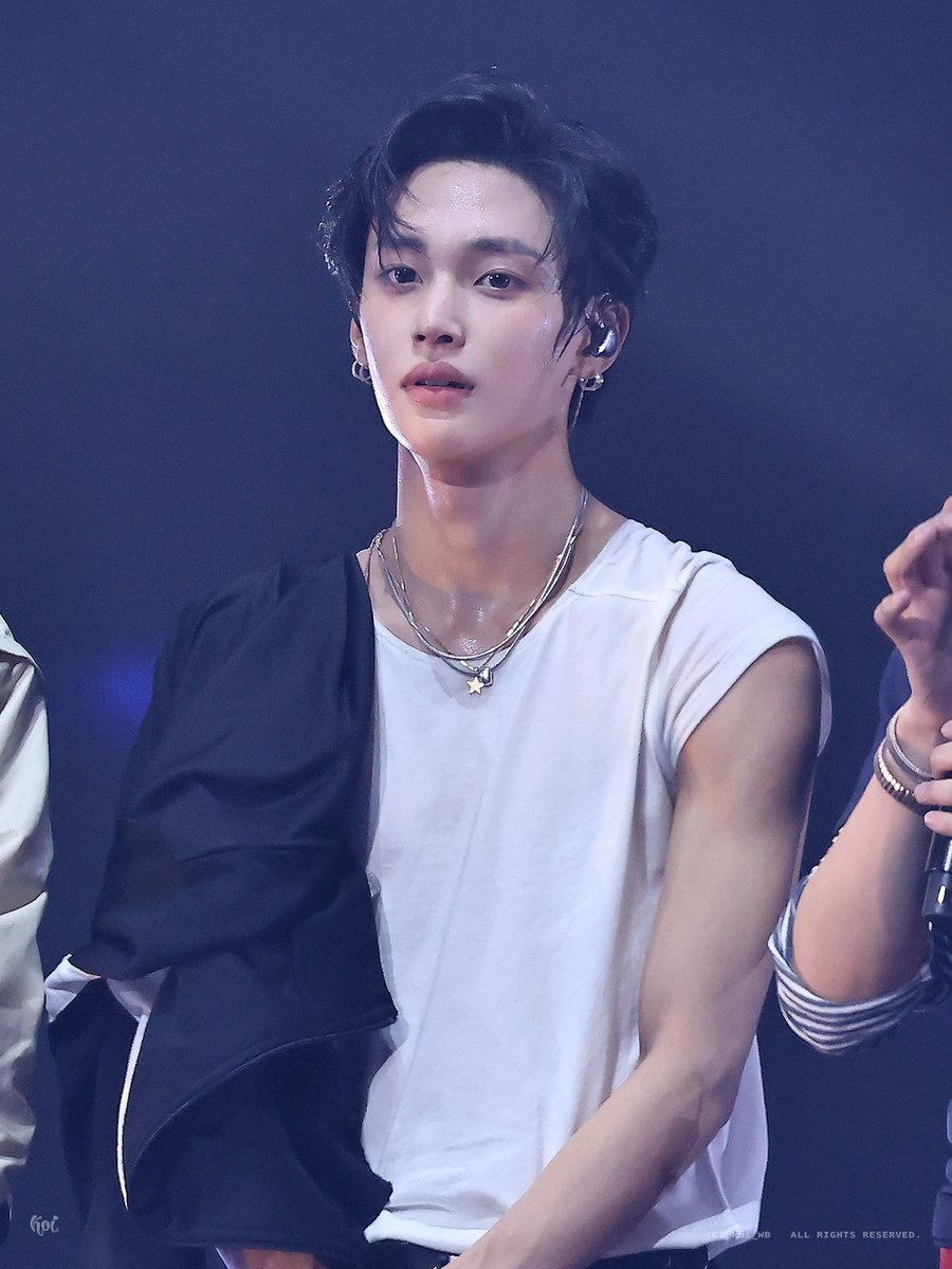 𝒌𝒐𝒊. tweet media