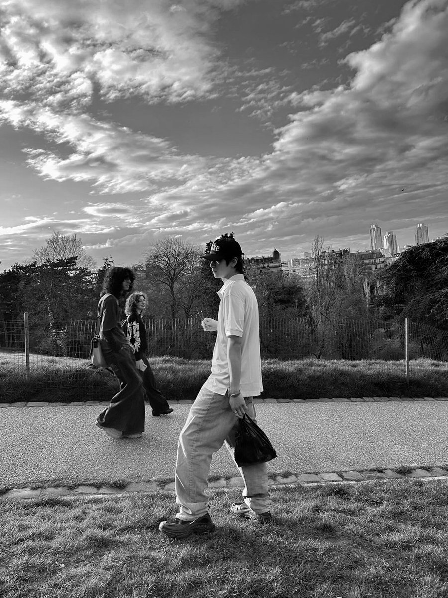 cicxgo's tweet photo. Always crowded, always alive. but still feels warm enough to make me stay longer and walk further. https://t.co/98vZFGW6gz