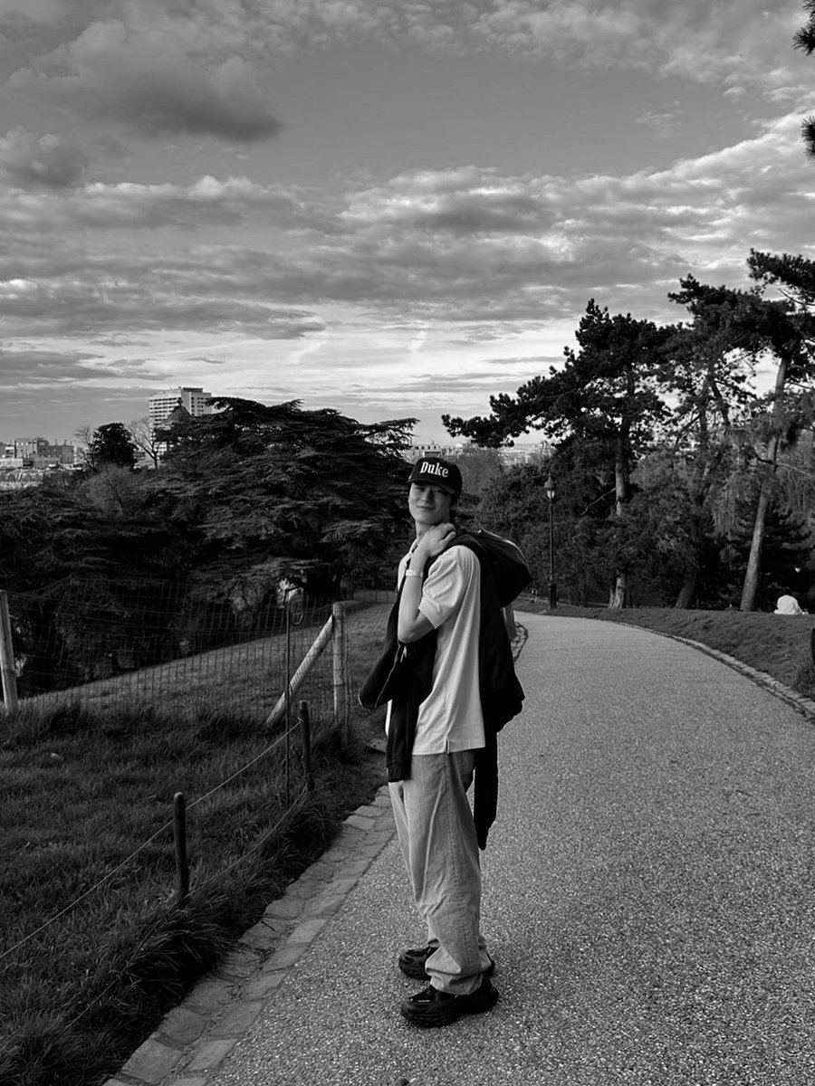 cicxgo's tweet photo. Always crowded, always alive. but still feels warm enough to make me stay longer and walk further. https://t.co/98vZFGW6gz