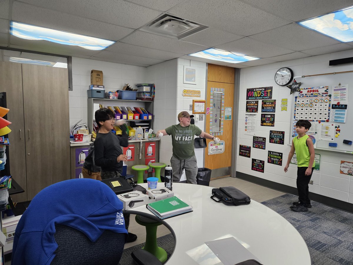 HeatherLiputVV's tweet photo. #movementbreak When state testing is done, you celebrate with a snowball fight! @HeatherLiputVV https://t.co/E7EPK3C3Pz