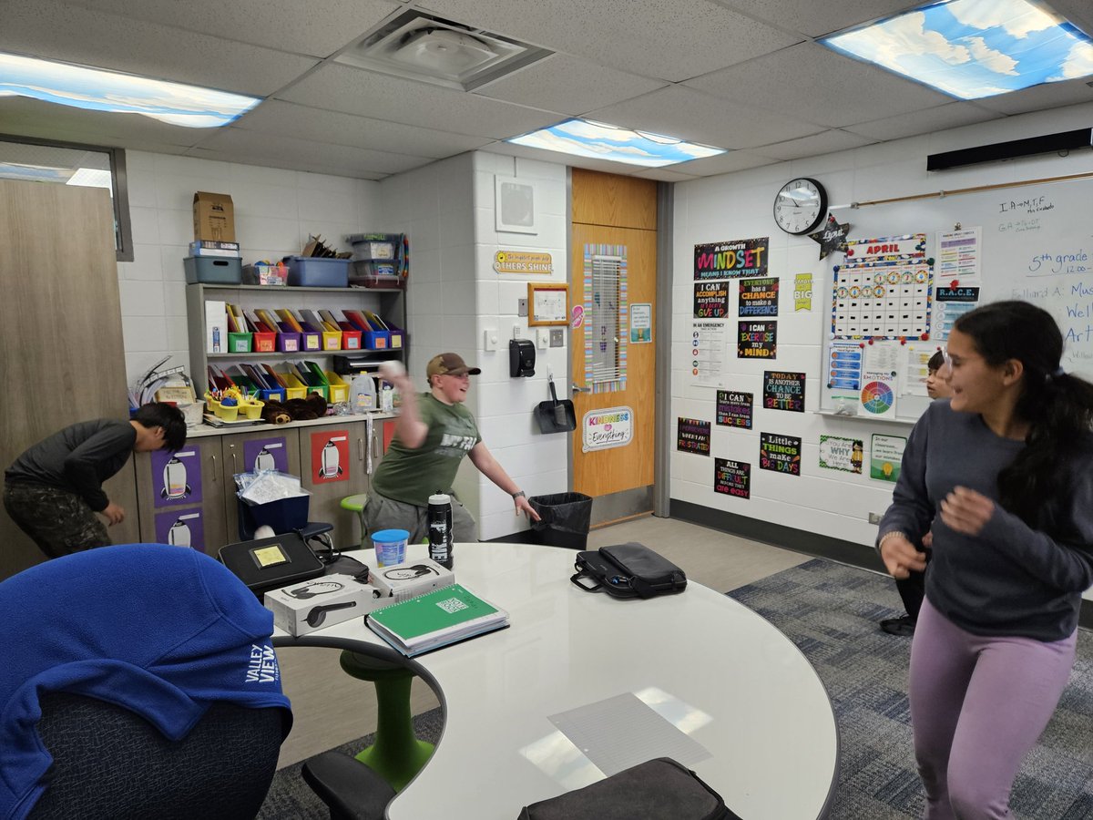 HeatherLiputVV's tweet photo. #movementbreak When state testing is done, you celebrate with a snowball fight! @HeatherLiputVV https://t.co/E7EPK3C3Pz