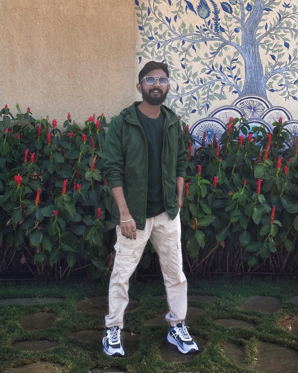 vj_rajgor's tweet photo. Simply being.🩵🍃

`
`
`
#vj_rajgor #vibs #love #mivi #surat https://t.co/AtbnMqsVOO