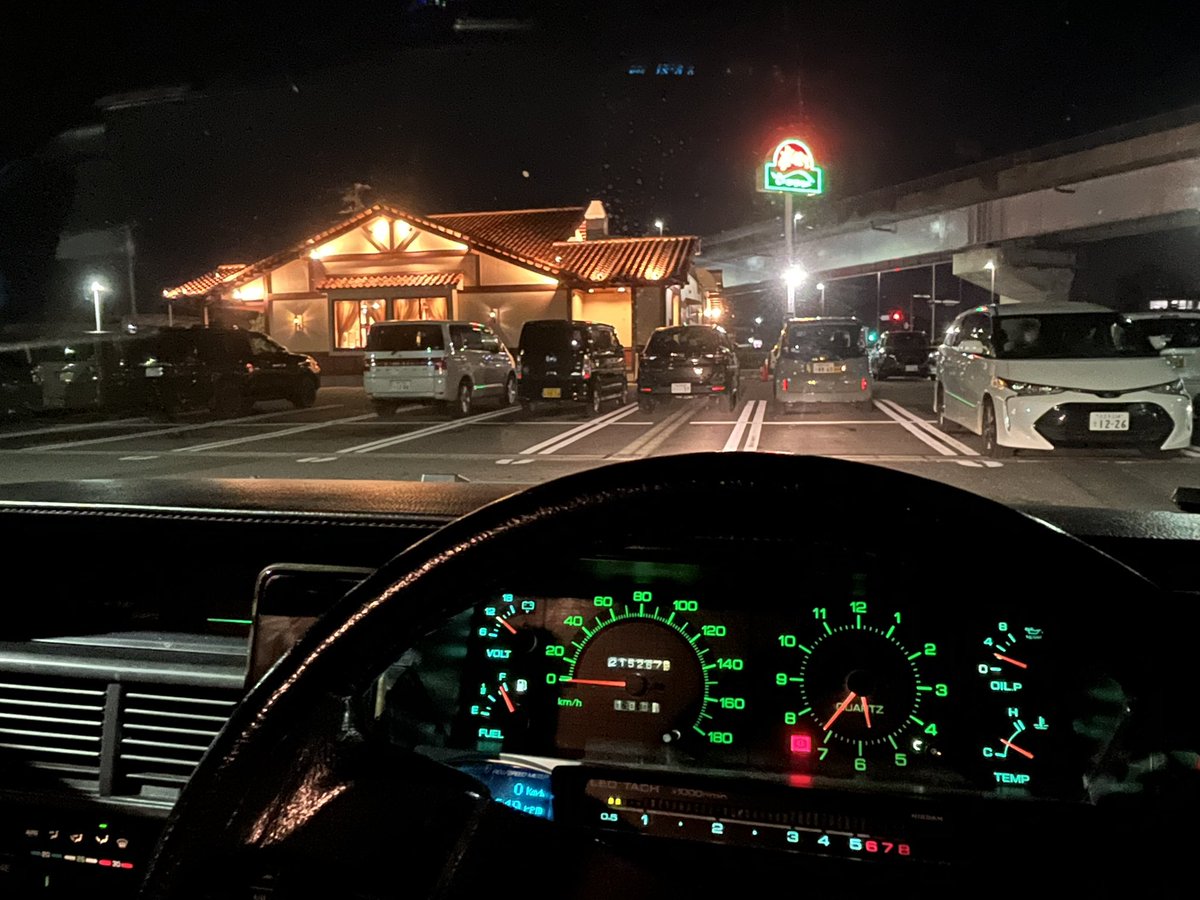 ontama315's tweet photo. #愛車のメーターを晒せ
タコメーターの代わりのクソデカ時計が好き https://t.co/C4yMvOzU93