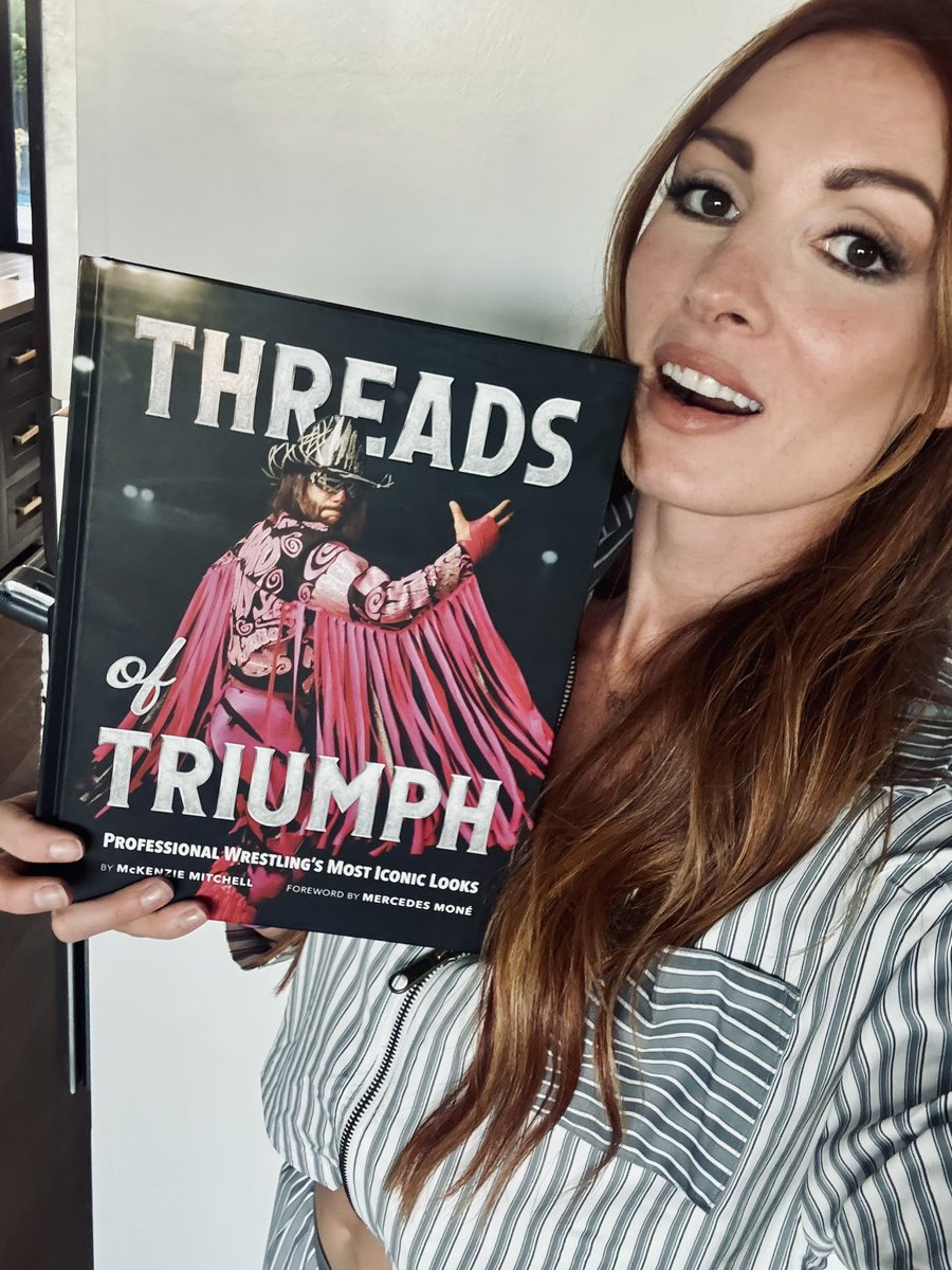 mckenzienmitch's tweet photo. Big Time reads for @BeckyLynchWWE 🥹🩷

When beginning to write Threads of Triumph - I looked for guidance and advice from Becky. Where to start, how to get a publisher, the editing process, etc. So thankful to have cool friends in my corner. https://t.co/OEBasxrhRB