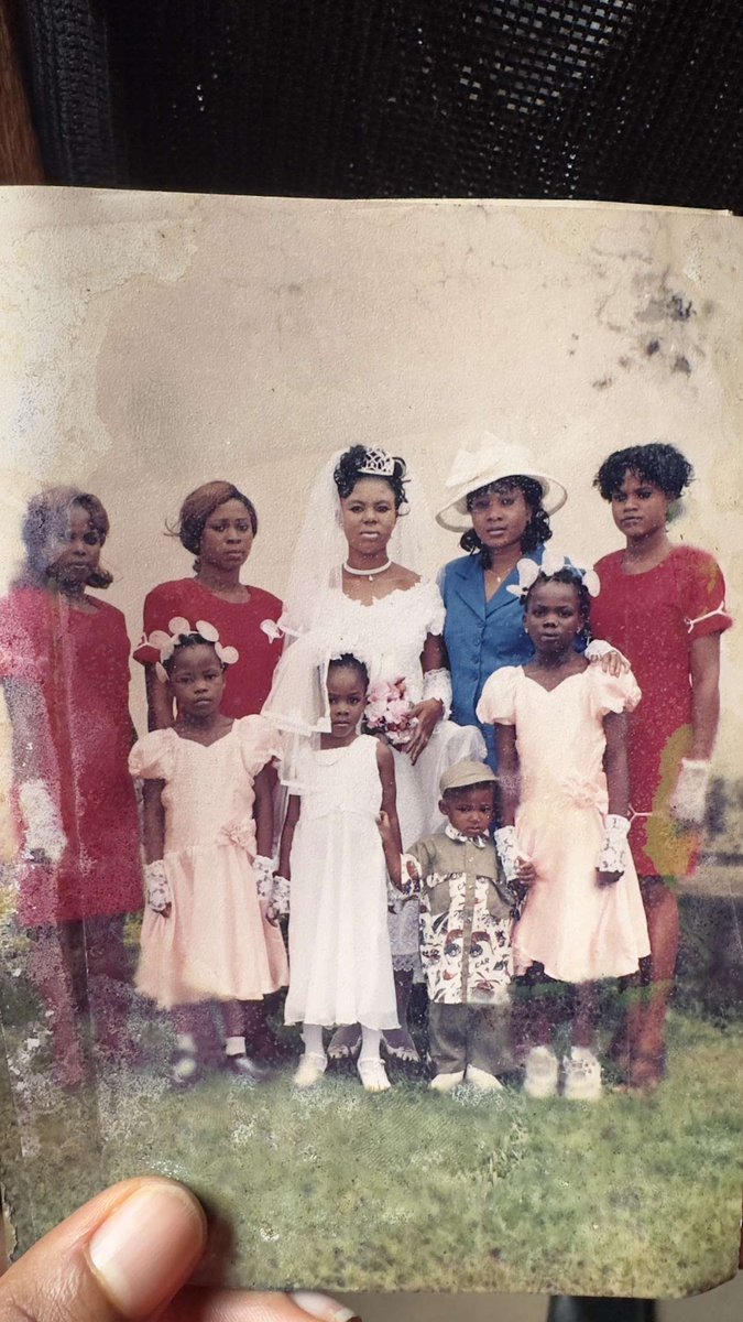 ifymzy_'s tweet photo. . @grok clean this picture of me and my mum and her sisters for me without tampering with the image https://t.co/sxXL2Xj9Mo