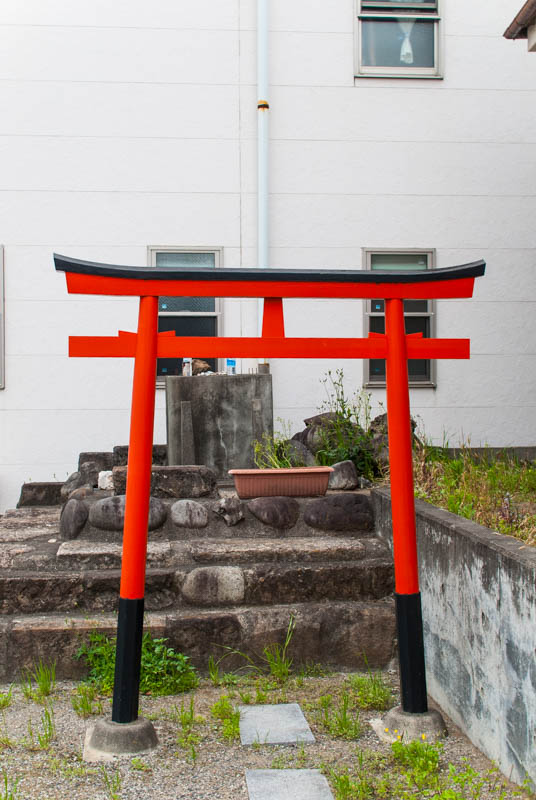 kotora2009's tweet photo. 鳥居だけ残された神社 #D40x #CCD https://t.co/toDfvrF82G