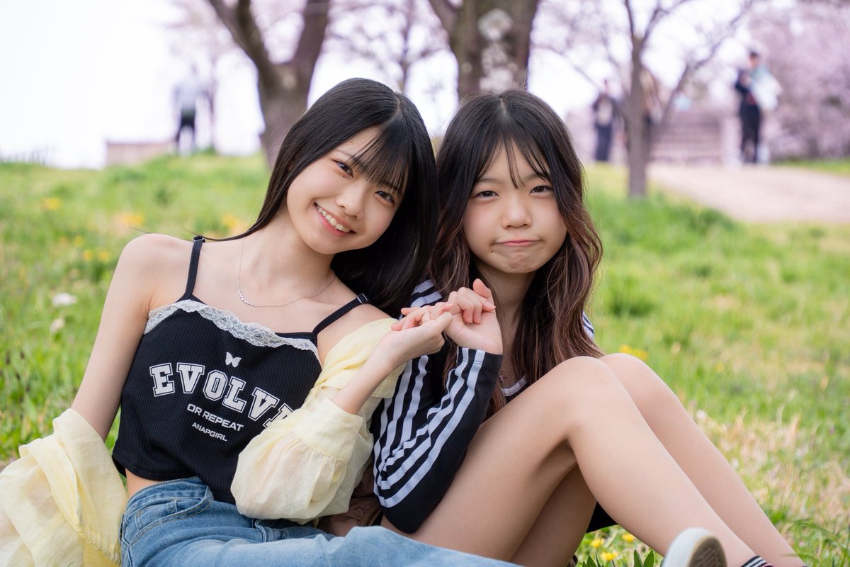 canon_824's tweet photo. こんきゃの🍙❤️‍🔥
桜🌸と綺麗に、撮っていただきました💖
姉妹で初めて撮るから緊張した😳⭐️
 #きゃのん🍙❤️‍🔥  #フォローお願いします  #モデル志望  #一眼レフ  #SONY  #姉妹  #桜  #春コーデ https://t.co/yF5FdWtdky
