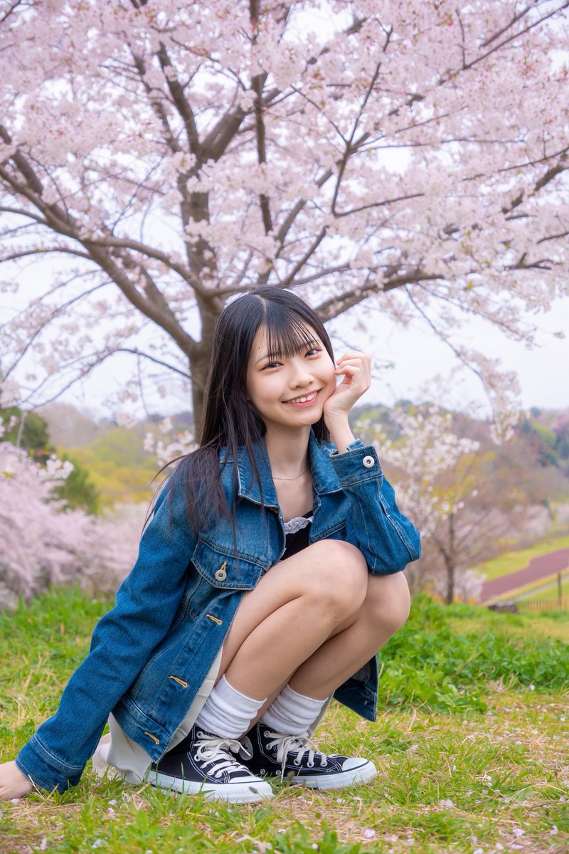 canon_824's tweet photo. こんきゃの🍙❤️‍🔥
桜🌸と綺麗に、撮っていただきました💖
姉妹で初めて撮るから緊張した😳⭐️
 #きゃのん🍙❤️‍🔥  #フォローお願いします  #モデル志望  #一眼レフ  #SONY  #姉妹  #桜  #春コーデ https://t.co/yF5FdWtdky